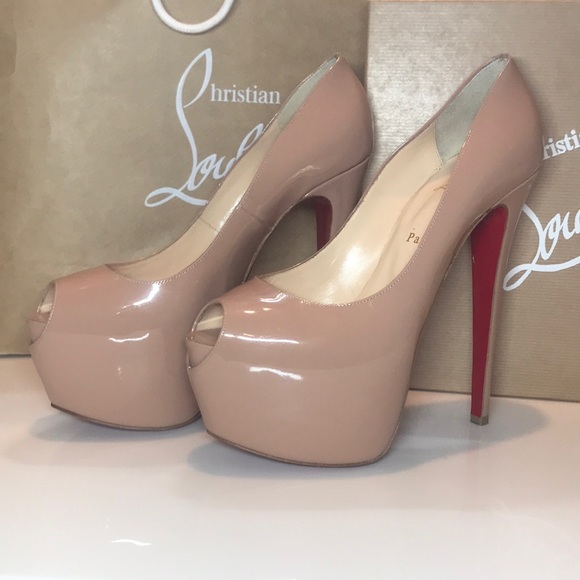 nude peep toe louboutins
